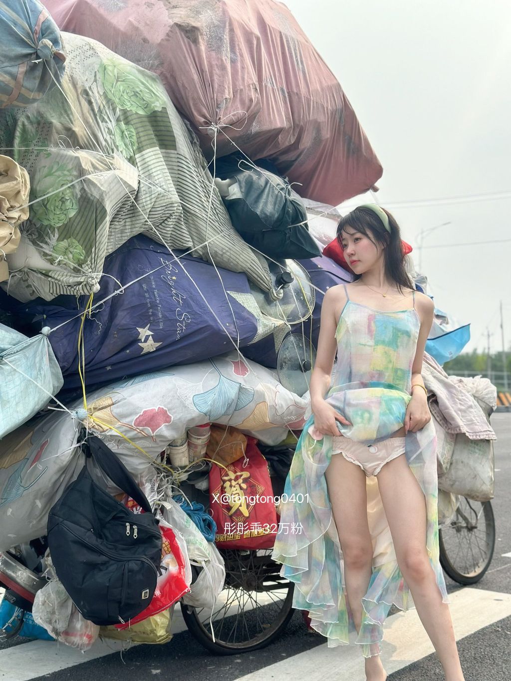 彤彤乖： 喜欢户外露出