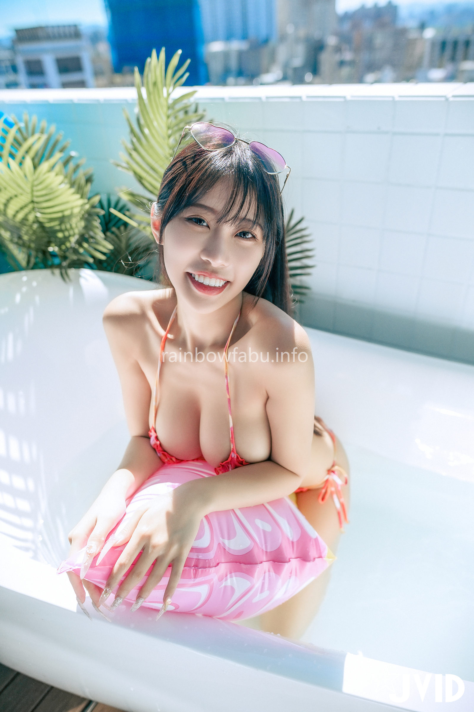 [JVID] WenHsin 玟妡 – 濕身陽台戲水夏日多巴胺😳超小片比基尼🔥羊入虎口不吃對不起自己😈