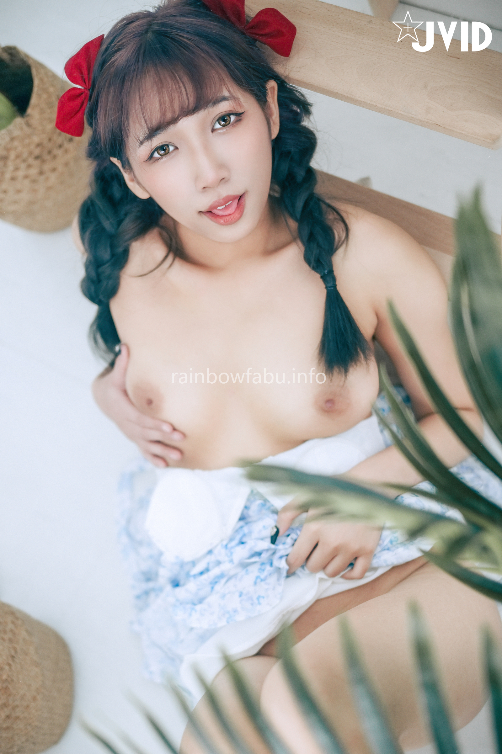 [JVID] 吳紫欣 – 戀愛感爆棚的野餐約會－紫欣❤️女友洋裝的肩帶滑下來了😳那乾脆就別穿了吧😍