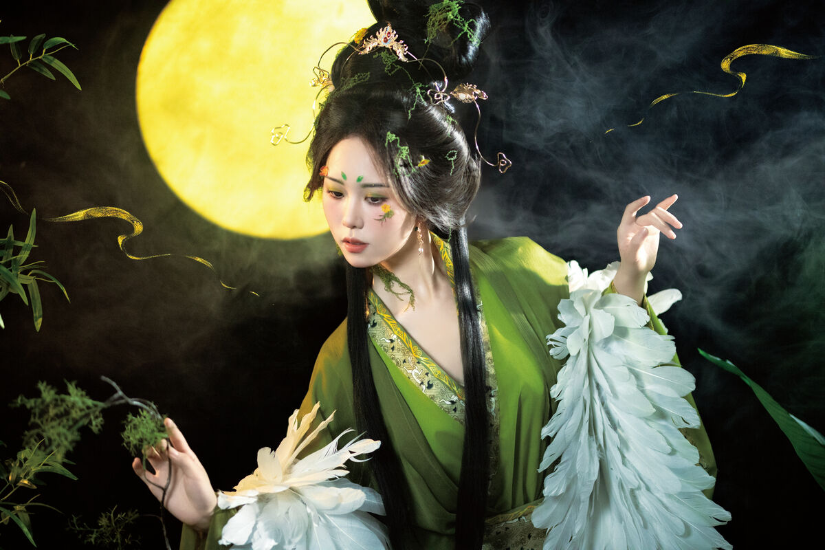 YiTuYu艺图语 Vol.10298 Fei Teng De Mi Zhou
