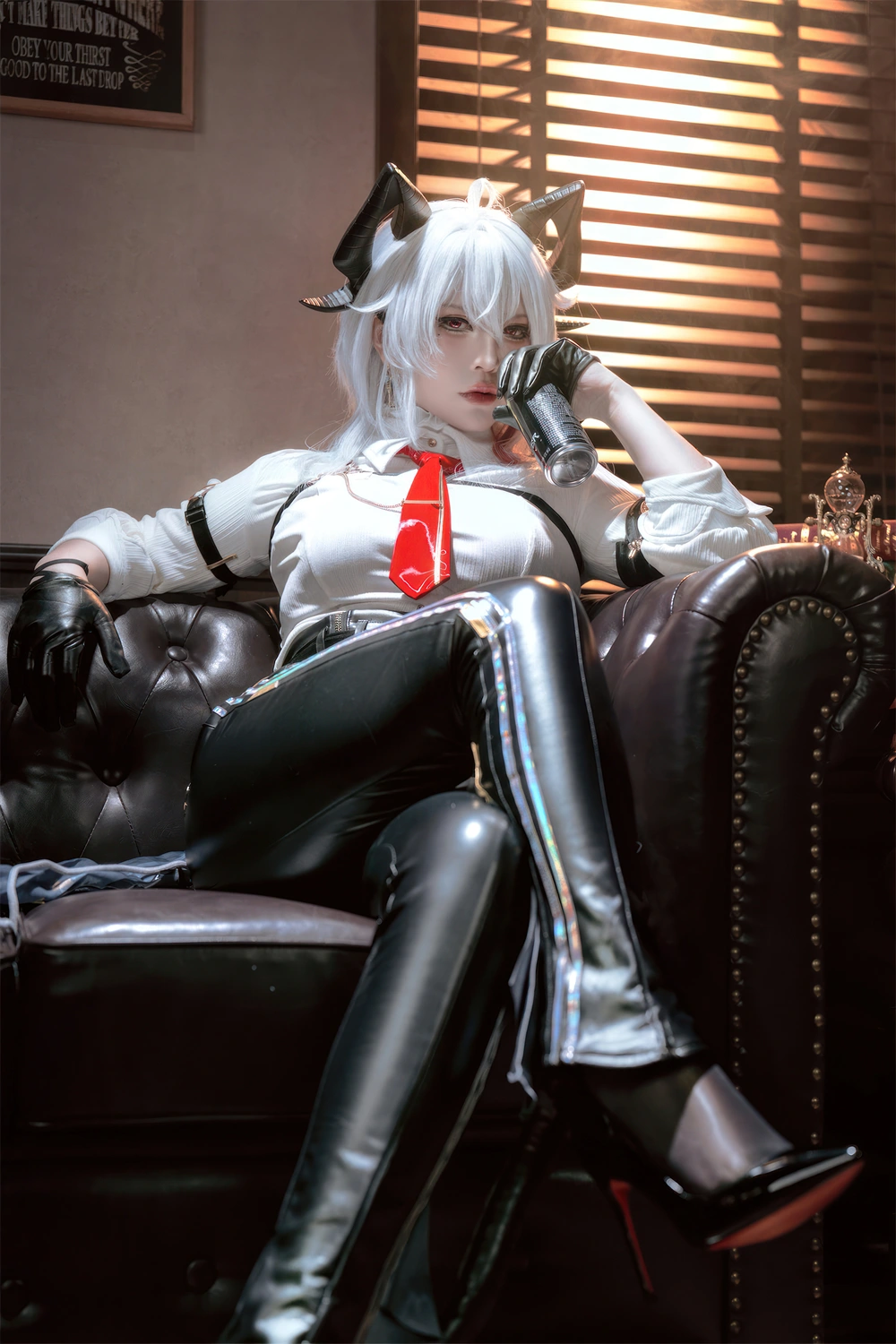 Cosplay 半半子Banbanko – 鸣潮 赞妮