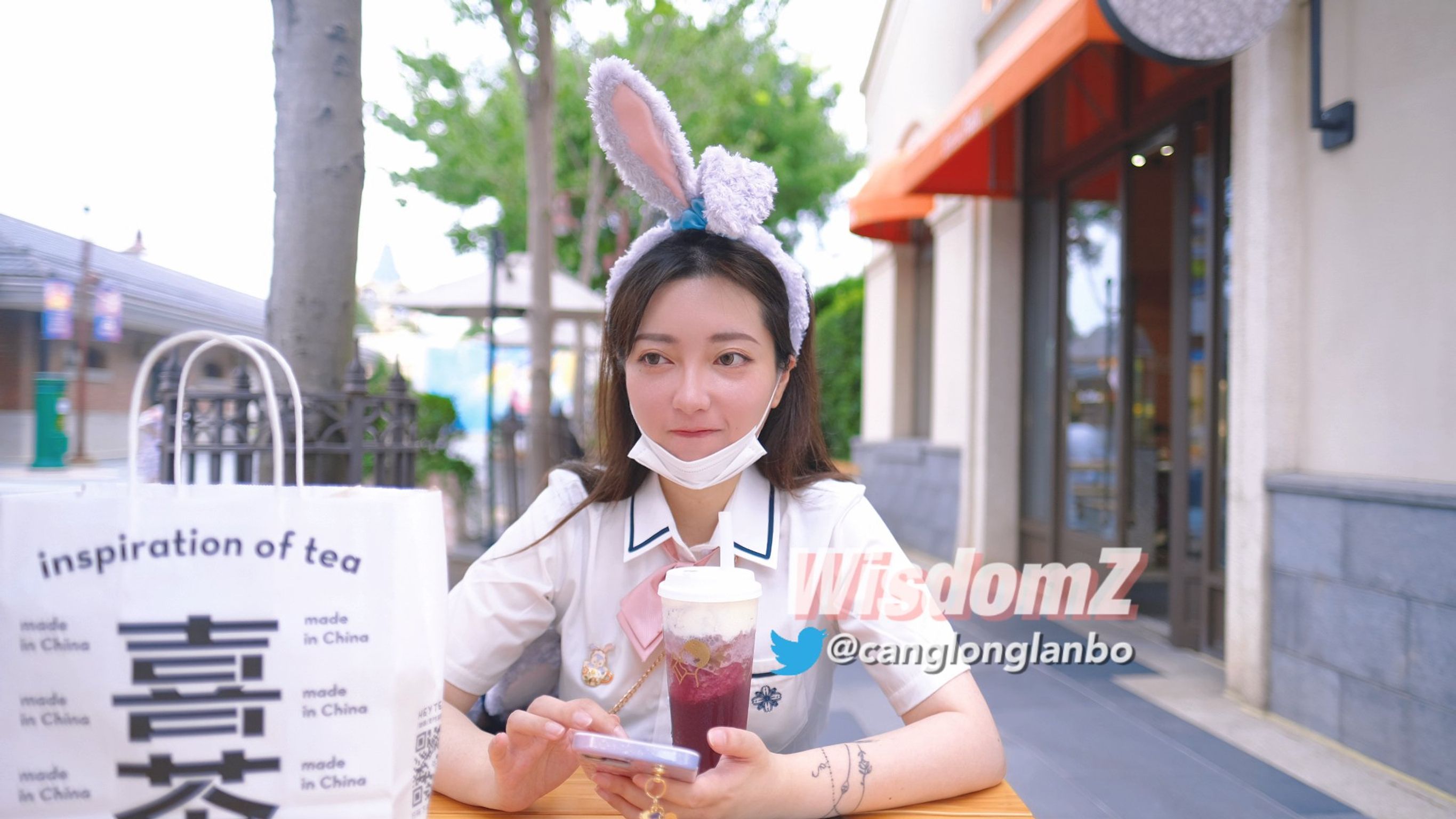 酒月： 极品巨乳 人前露出私拍
