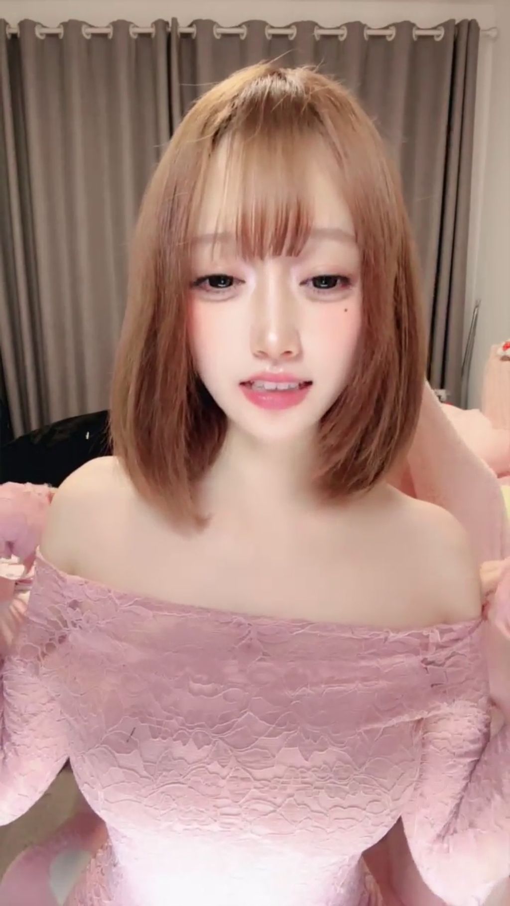 甜心兔： 绝美女大生 劲爆抖音热舞裸舞