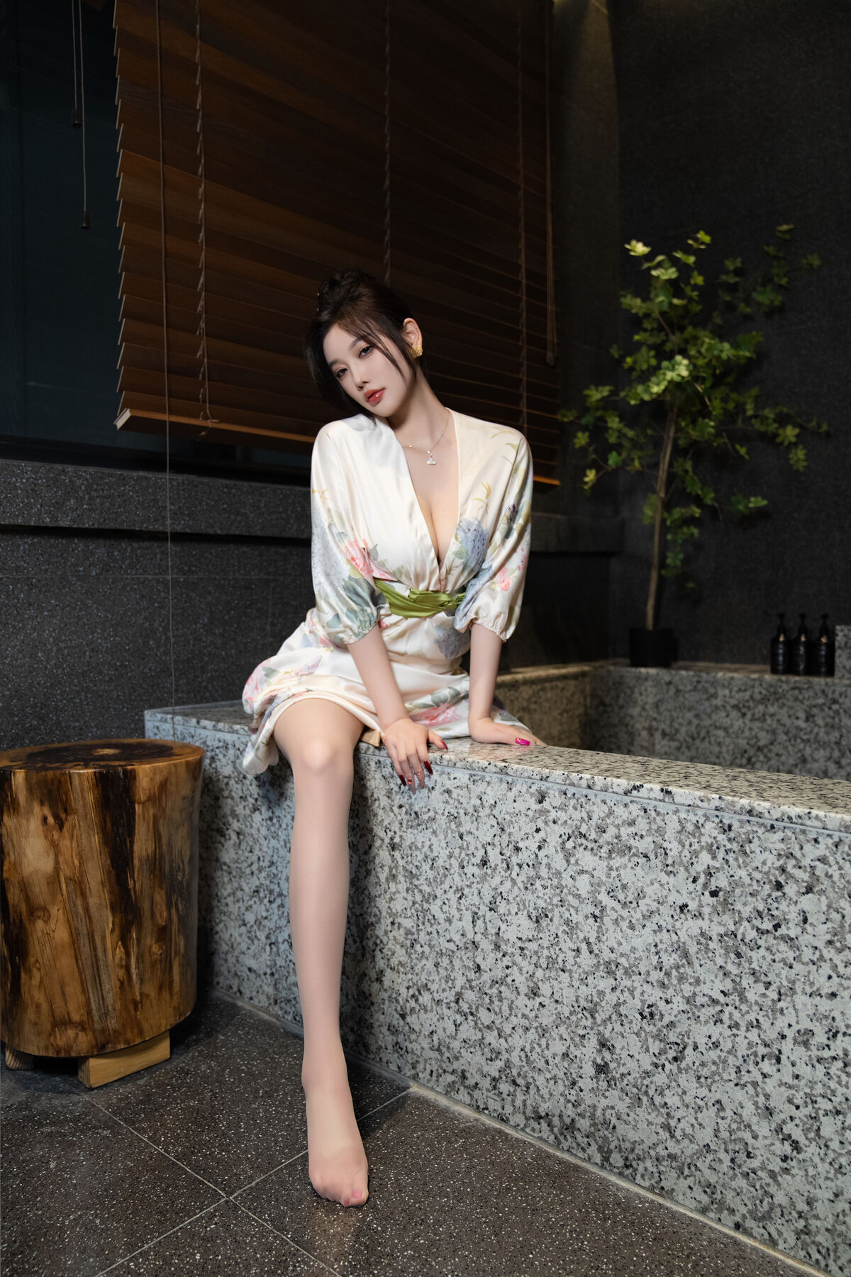 内购无水印 Yang Chen Chen 杨晨晨Yome - 秀人网模特 红色情趣 Part02