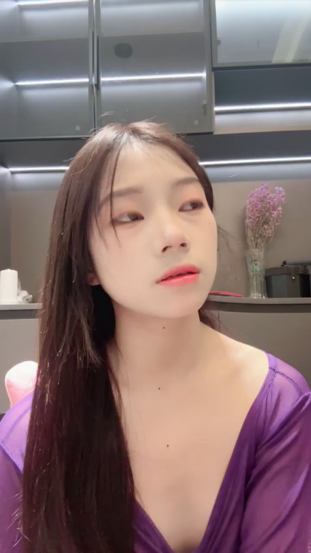 吧啦： 清纯少女下海 边跳边脱光光