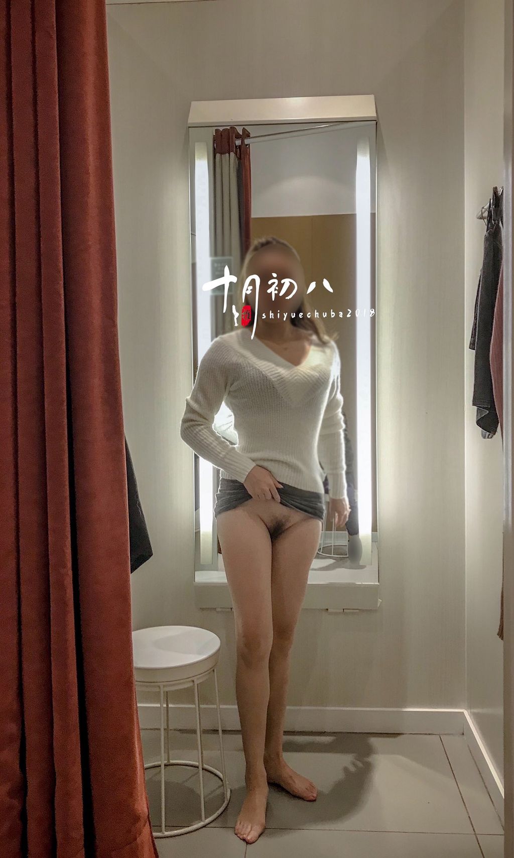 十月初八： 人前露出私拍合集