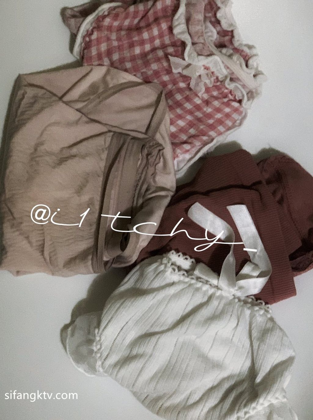[OtherXXX] itchy： 巨乳蜂腰肥臀 魔鬼身材 私拍福利