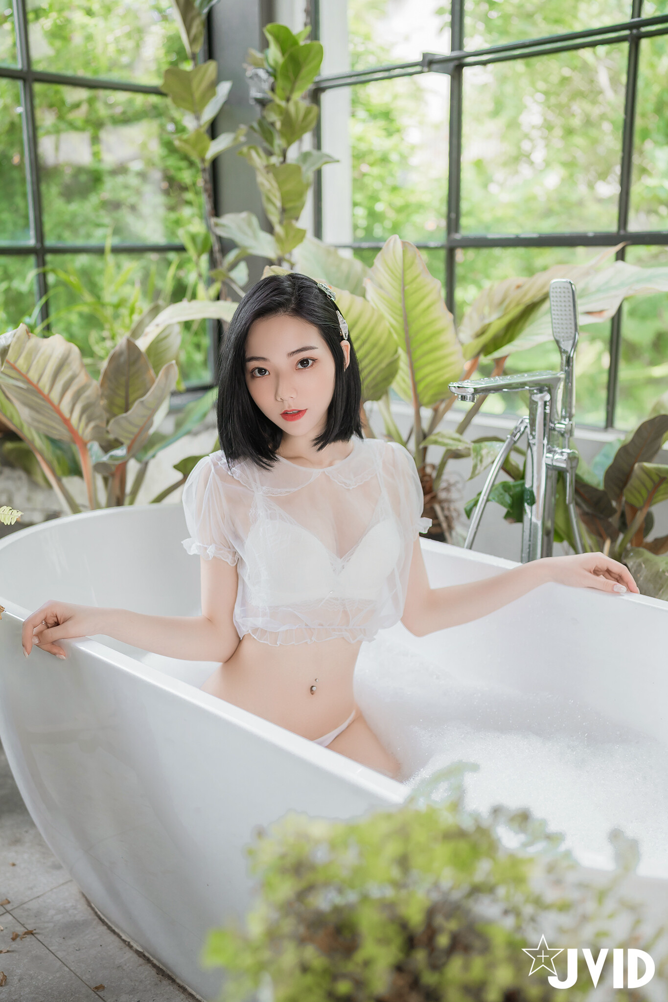 [JVID] 啾啾 – 誤闖莊園窺探心儀女神～啾啾 🛀 ～入浴反被誘惑勾引