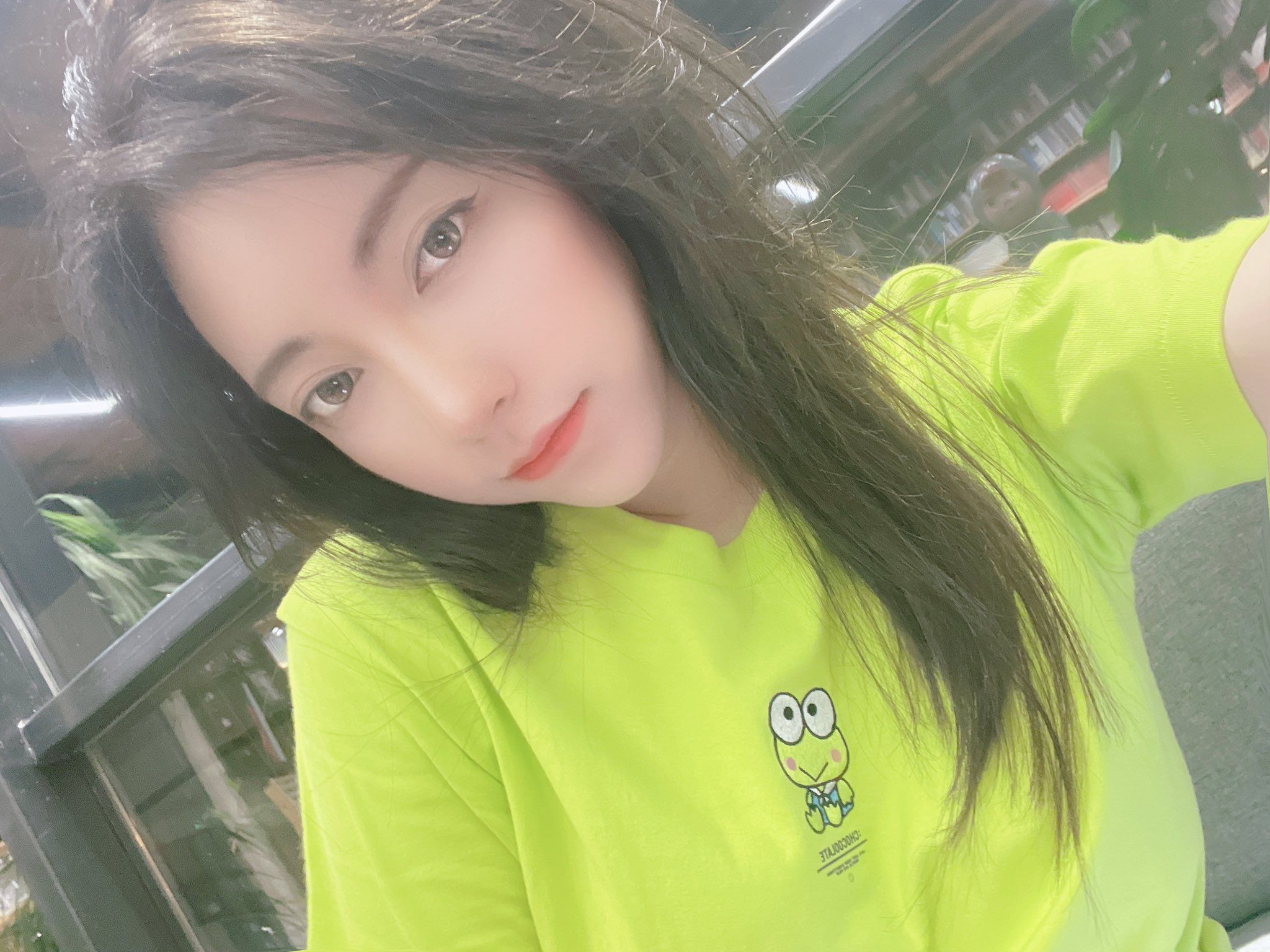 酒月： 极品巨乳 人前露出私拍