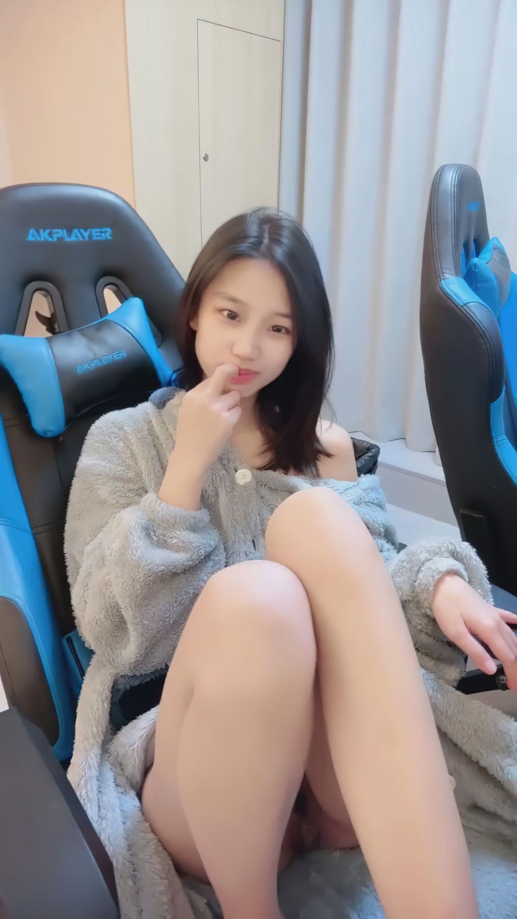 周小琳: 最美校花 约网友一对一私拍 28 周小琳: 最美校花 约网友一对一私拍