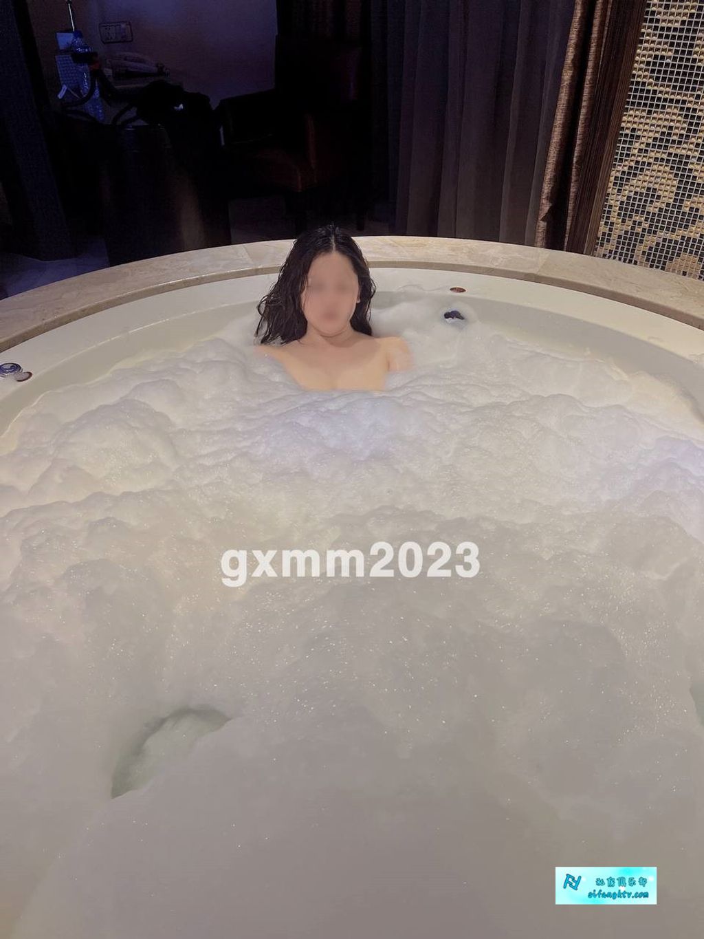 狗婷gxmm： 极品蛮腰肥臀反差母私拍完整版视图