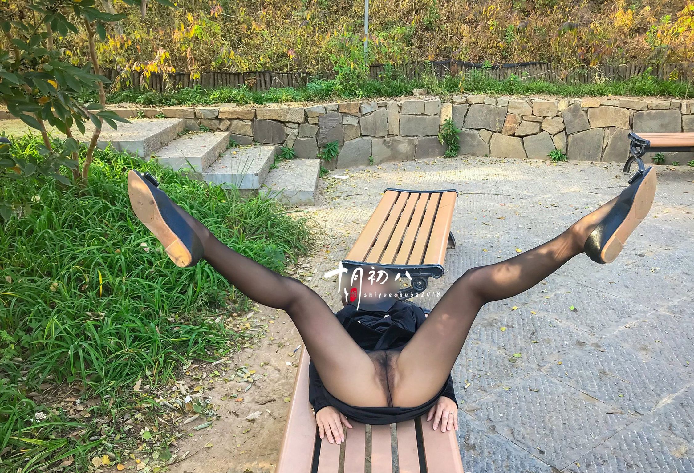 十月初八： 人前露出私拍合集