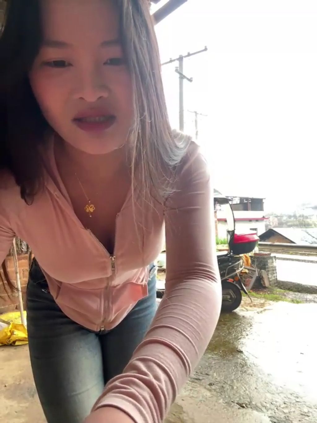 嘟嘟宝宝： 农村女孩 留守在家