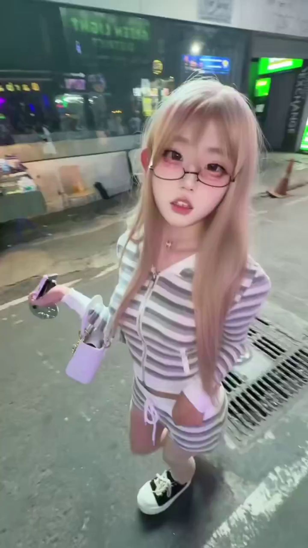 12w： 高颜反差福利姬 全尺度视图合集