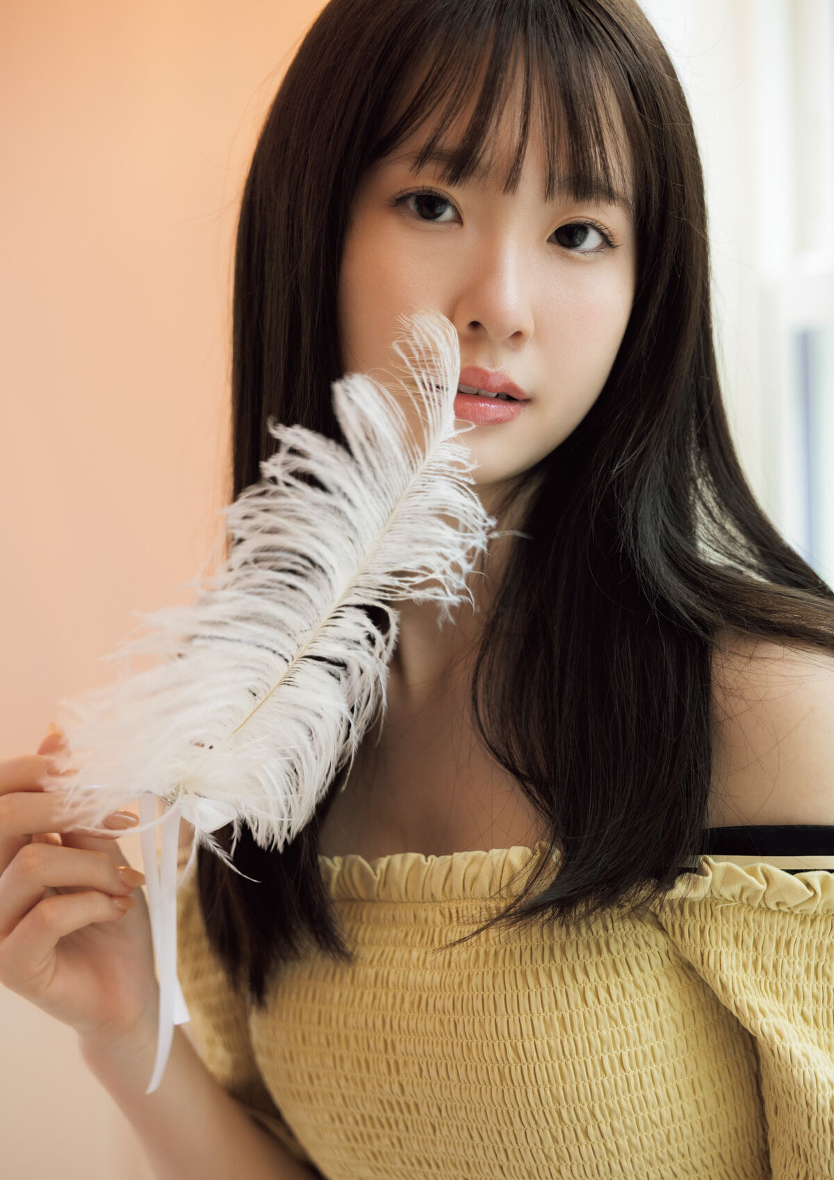 Emika Shirakami 白上咲花 - 写真集 Blooming