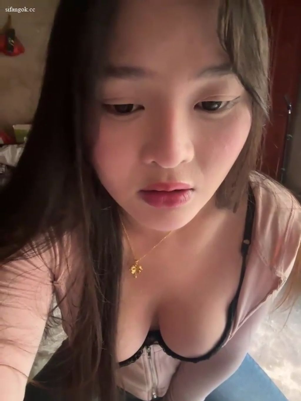 嘟嘟宝宝： 农村女孩 留守在家