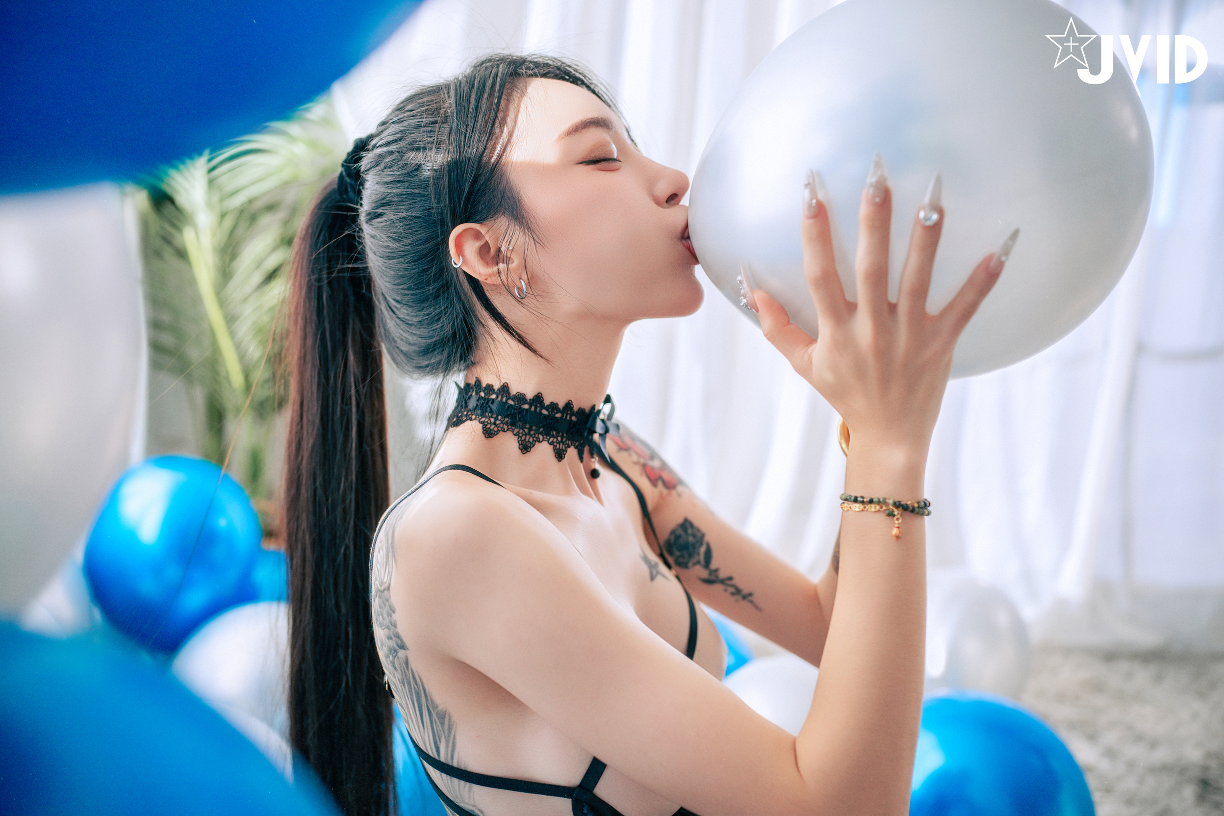 [JVID] 飄飄哥 – 【最狂尺度生日特輯／極細丁無膚膠】色色の裸體生日趴－飄飄慶生被脫光光塗抹奶油超細線丁無膚膠擠出誘人駱駝蹄屁股翹高背後位視角超色慾超誘人裸體奶油慶生影片熱映中