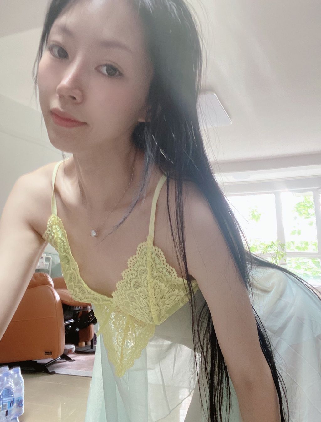 彤彤乖： 喜欢户外露出