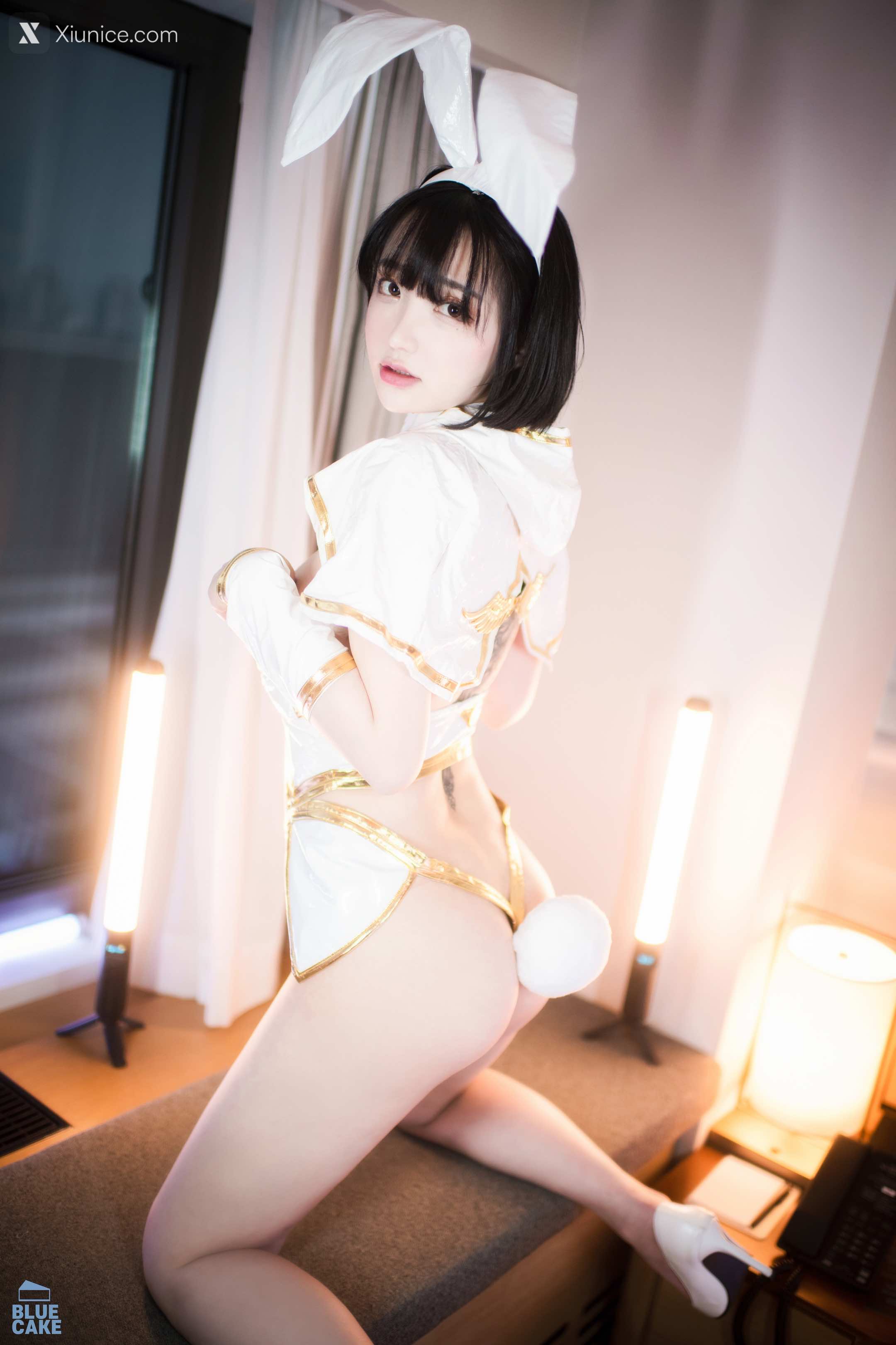 BLUECAKE Son Ye-Eun (손예은) – BunnyLuXXX 4K