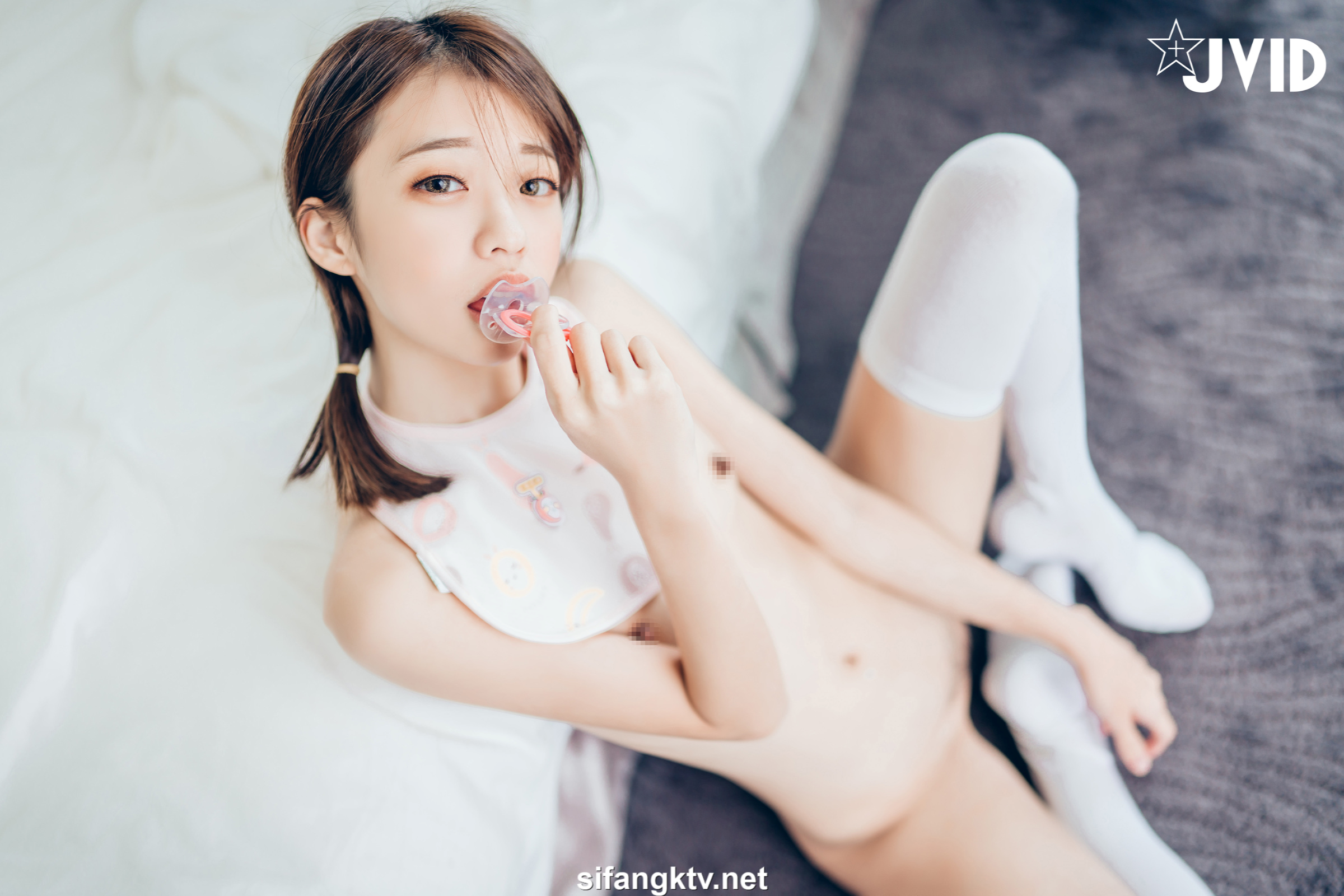 [JVID] 妍妍 Angel – 妍妍小寶寶 來餵她喝奶吧❤️! 還有透絲透點裝 潤滑絲襪💦