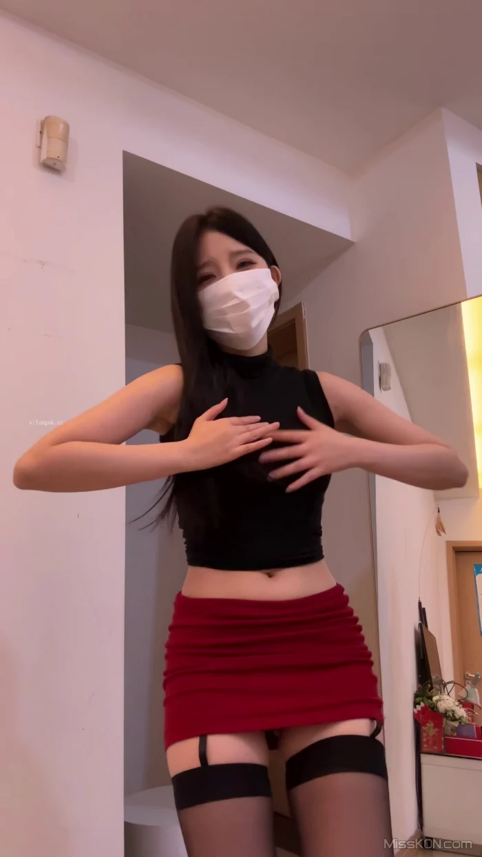 小小张： 快手福利甜妹 裸舞油亮无内丝袜