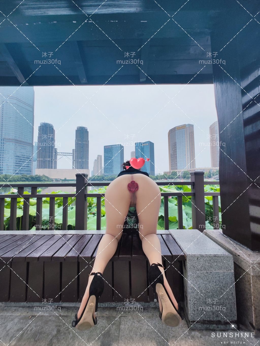[OtherXXX] 沐子： 人前露出极品人妻