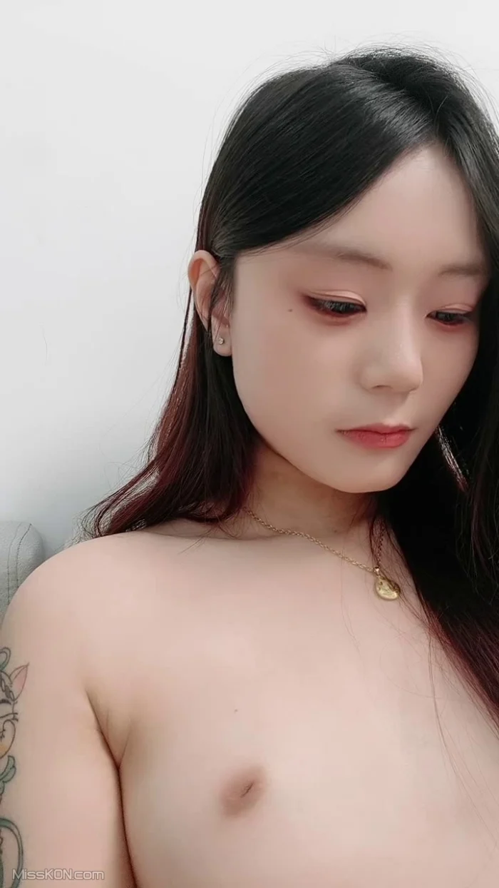 满嘴小生命: 24号大秀 清纯学妹喷水秀 27 满嘴小生命: 24号大秀 清纯学妹喷水秀