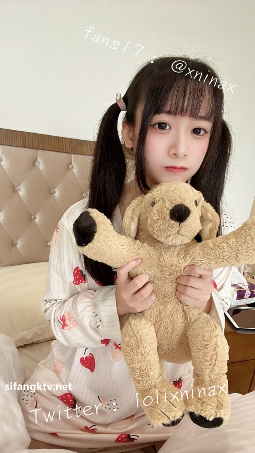 lolixnixax(小只马妮娜): 超级可爱的双马尾福利姬 #01 324 lolixnixax(小只马妮娜): 超级可爱的双马尾福利姬 #01