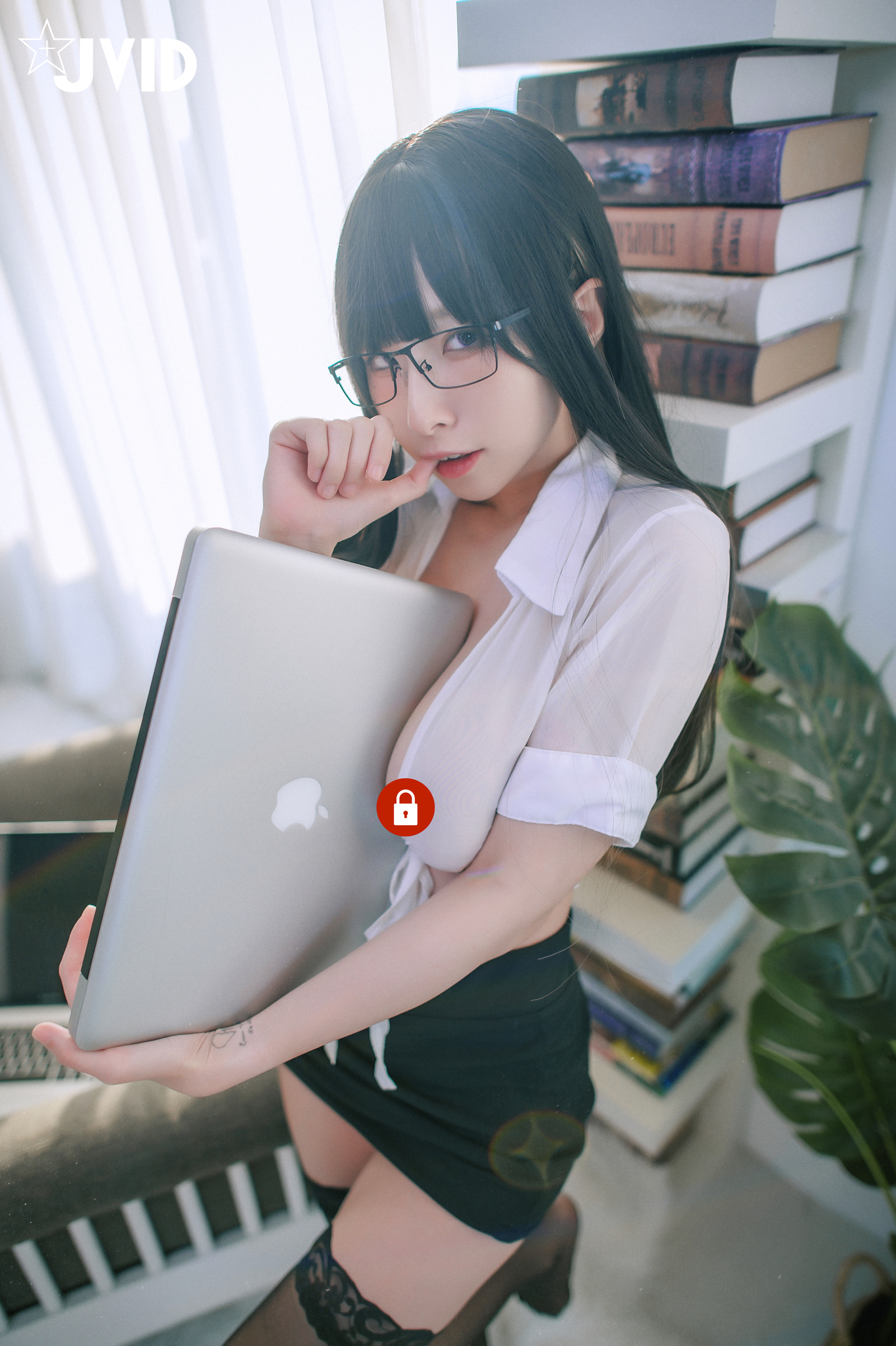 [JVID] 黎菲儿 – 超完美巨乳-色色的女同事加班时の脱衣诱惑