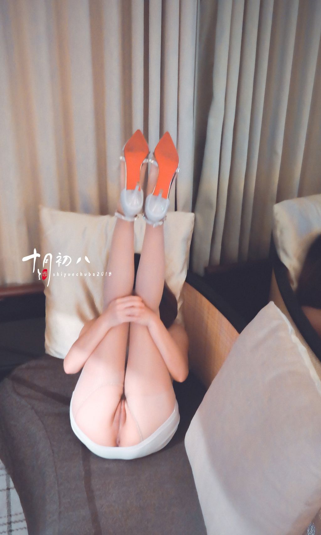 十月初八： 人前露出私拍合集