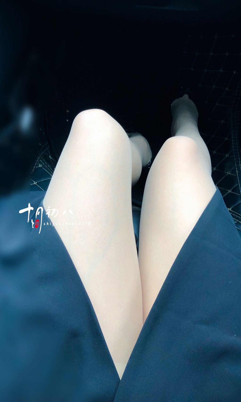 十月初八： 人前露出私拍合集