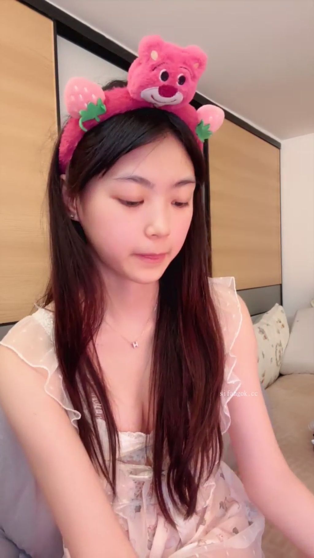 小佳宝： 校花级小美女付费首秀