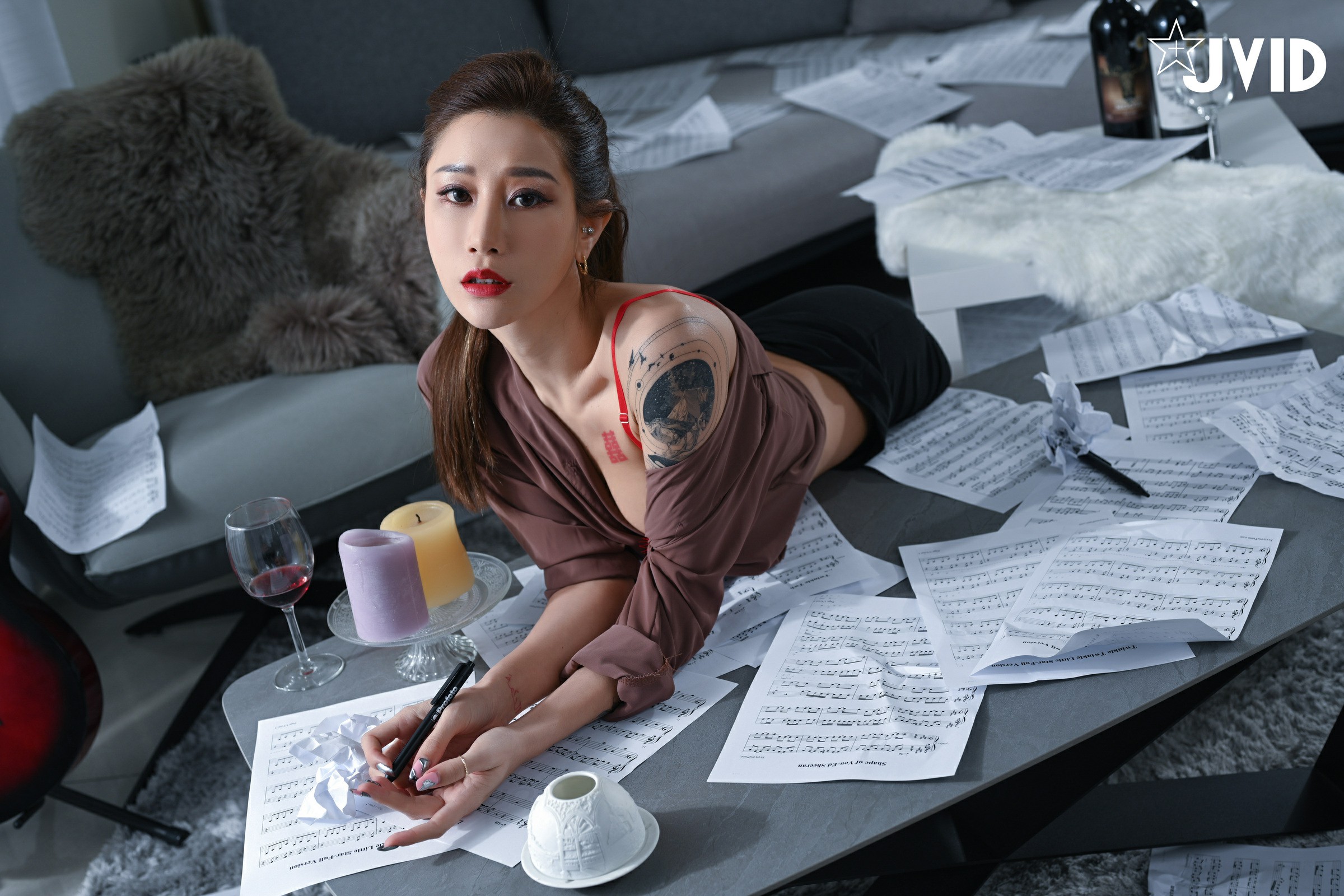 [JVID] Lara 雙囍 – 超怕熱的性感放浪作曲家雙囍