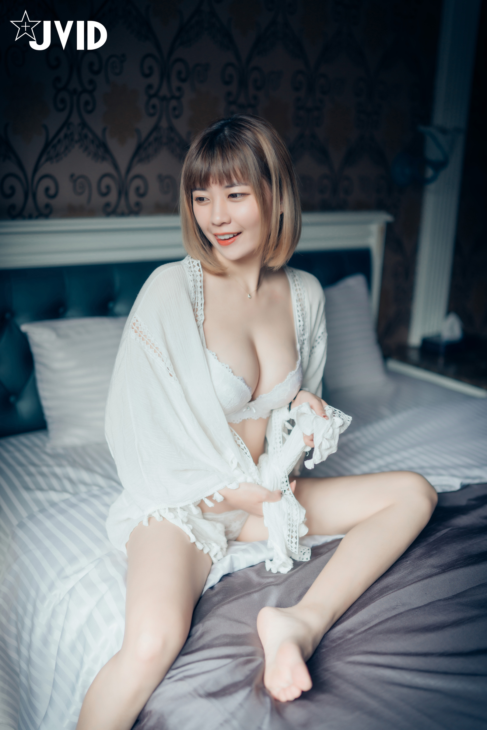 [JVID] 果寶寶 – 與巨乳女友果寶寶開房間的全裸無碼寫真