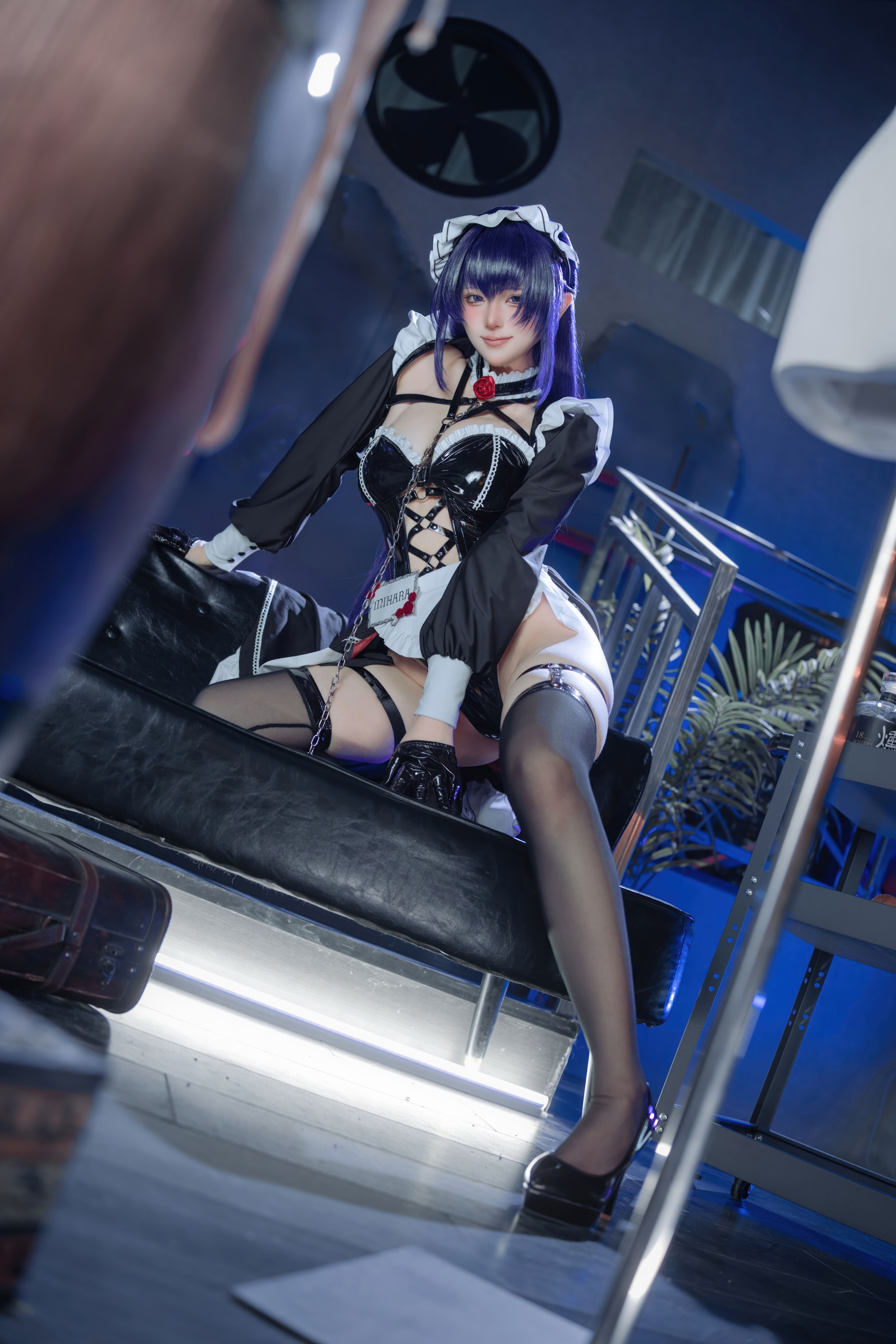 [Cosplay] 屿鱼 Nikke胜利女神 米哈拉·咖啡女仆