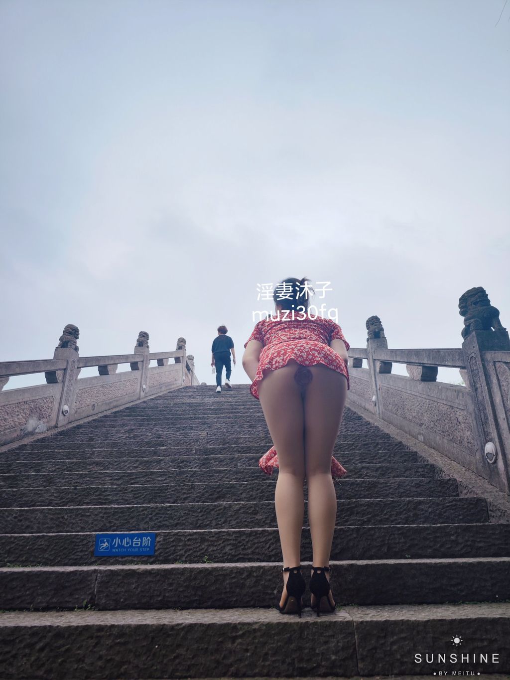 [OtherXXX] 沐子： 人前露出极品人妻