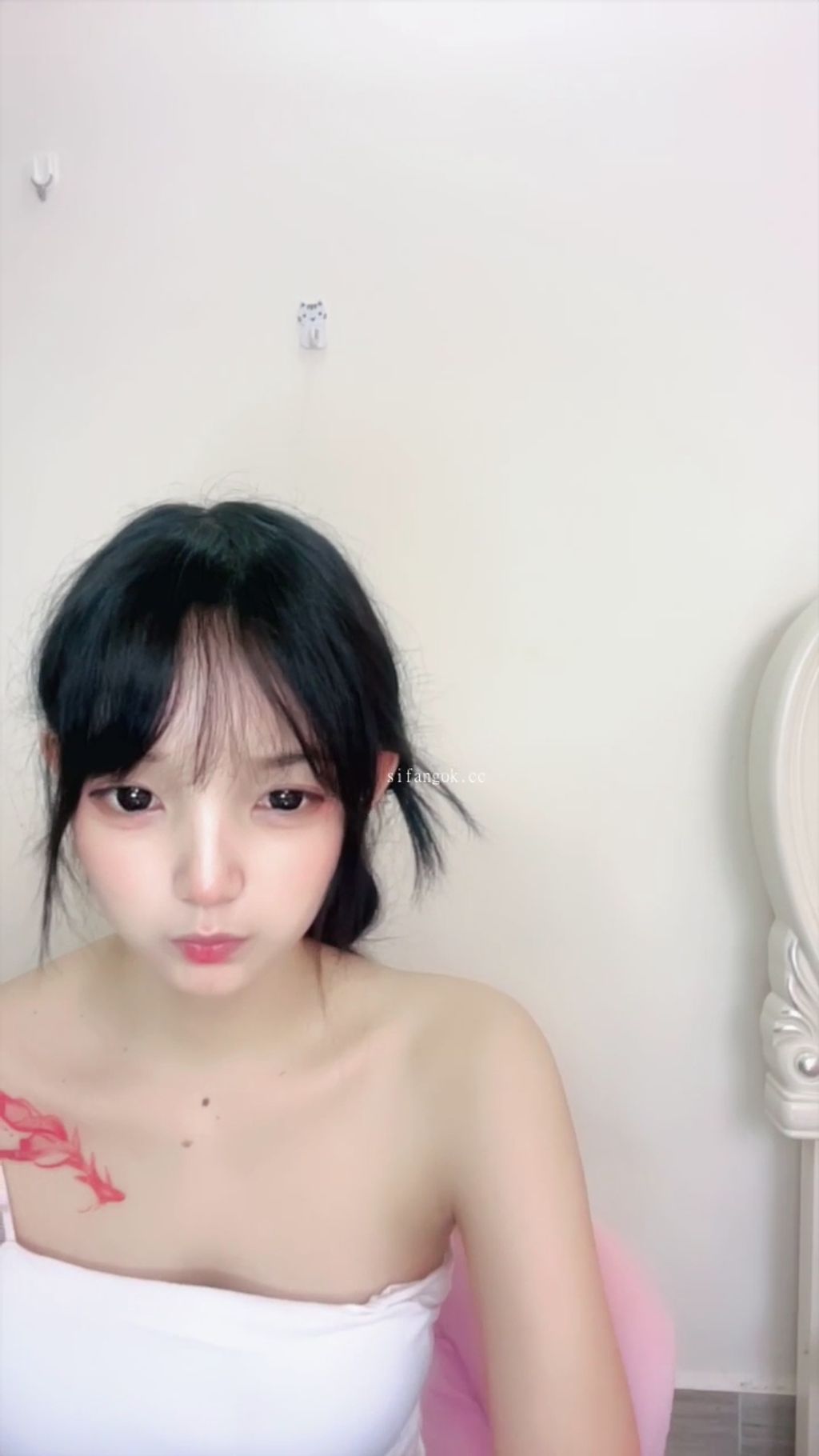 锦芊： 最美校花 全裸热舞