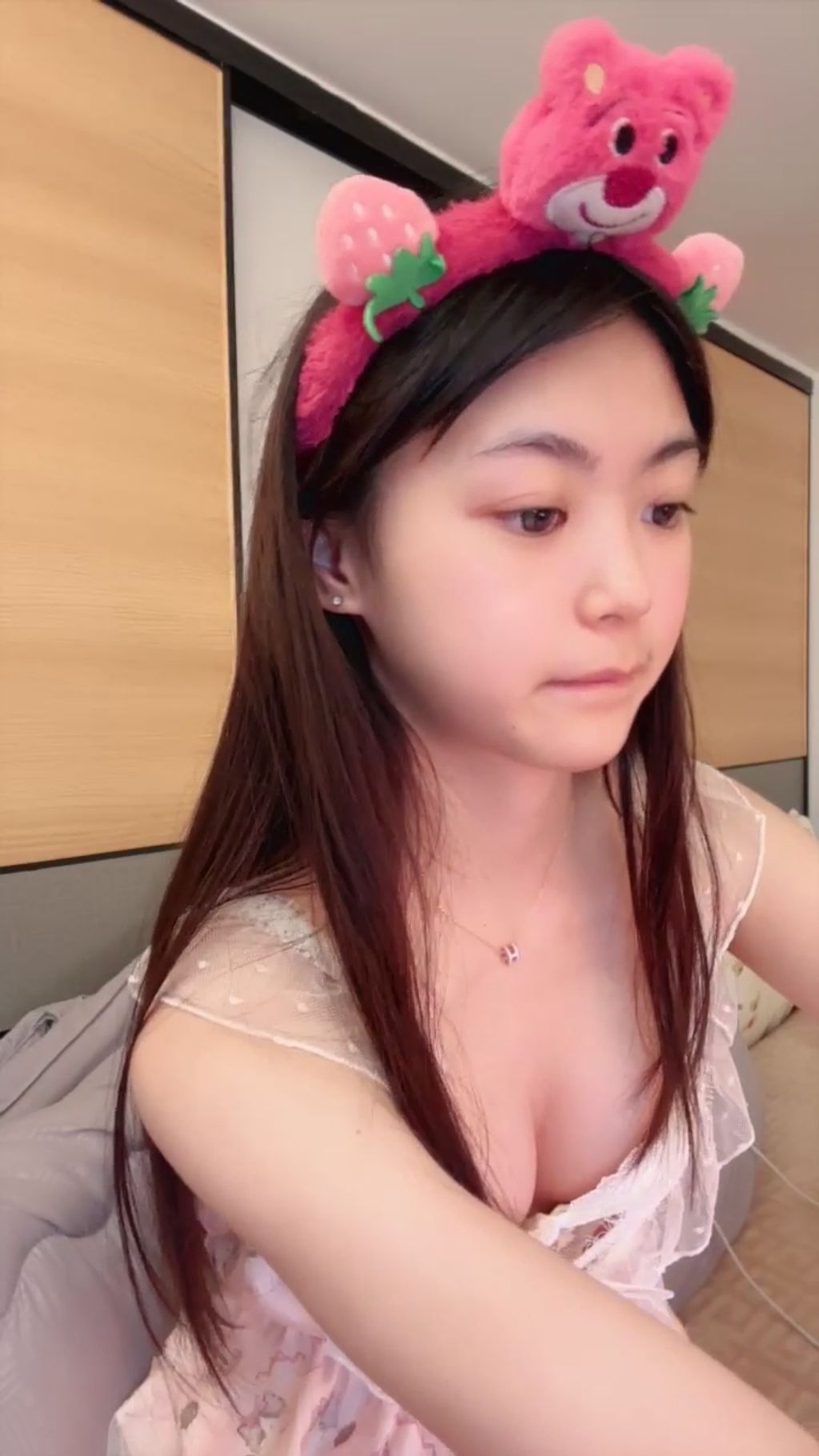 小佳宝： 校花级小美女付费首秀