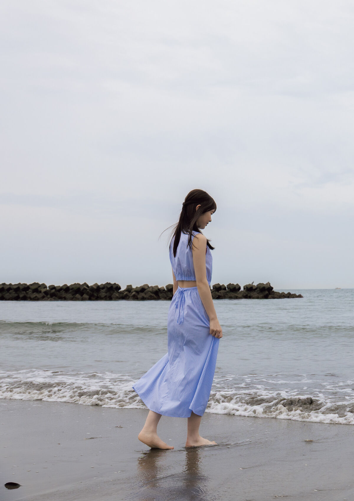 Emika Shirakami 白上咲花 - 写真集 Blooming