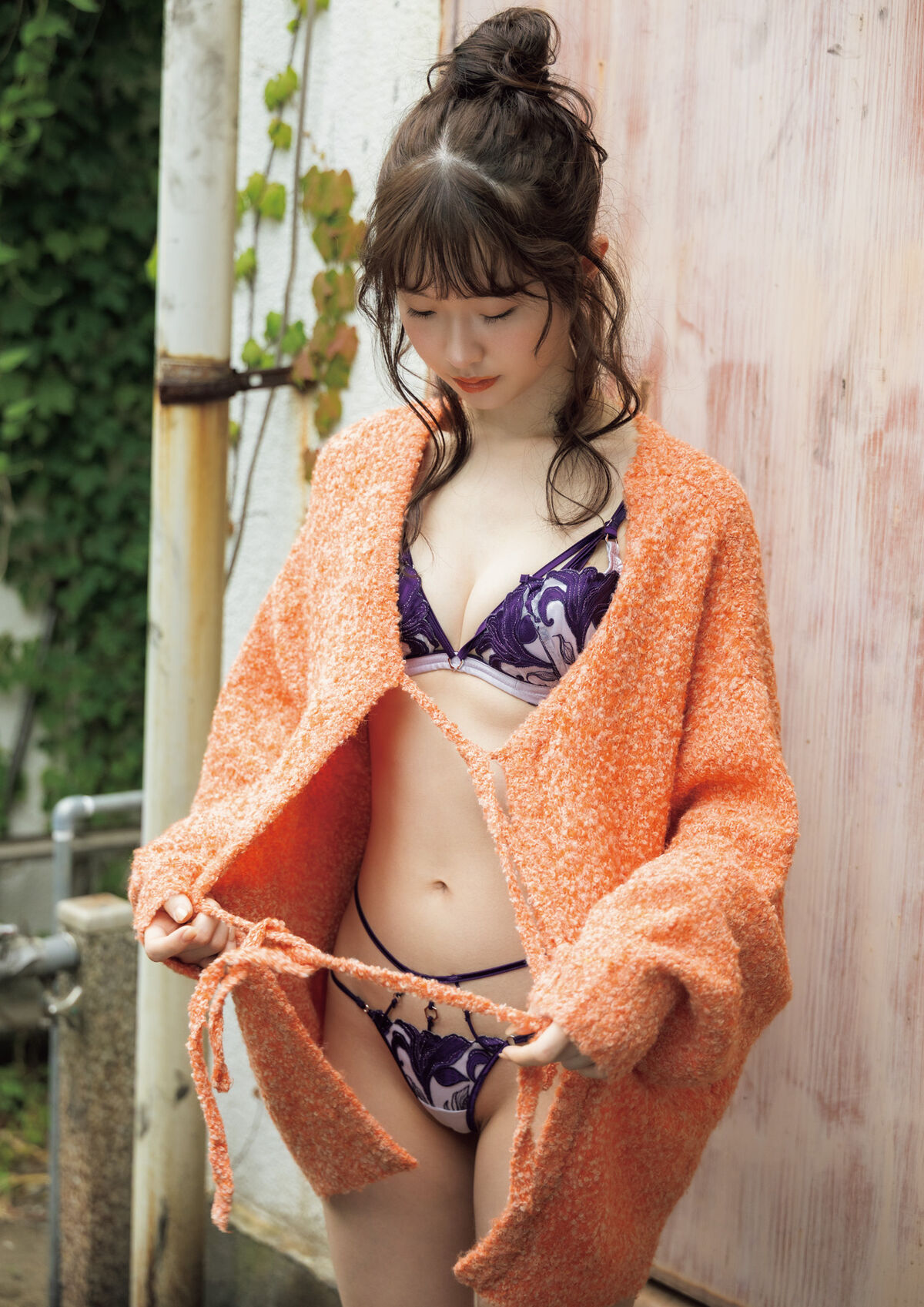 Emika Shirakami 白上咲花 - 写真集 Blooming