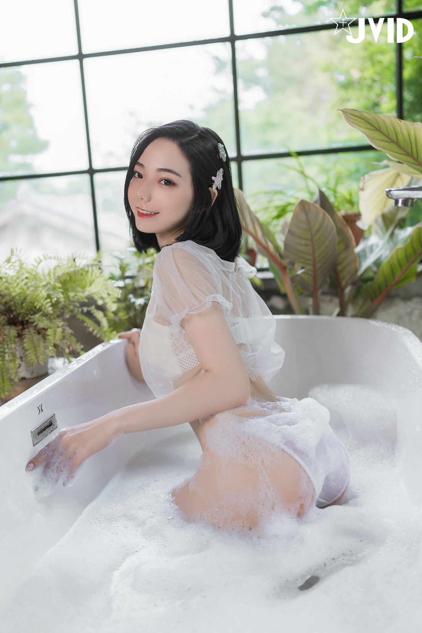 [JVID] 啾啾 – 誤闖莊園窺探心儀女神～啾啾 🛀 ～入浴反被誘惑勾引