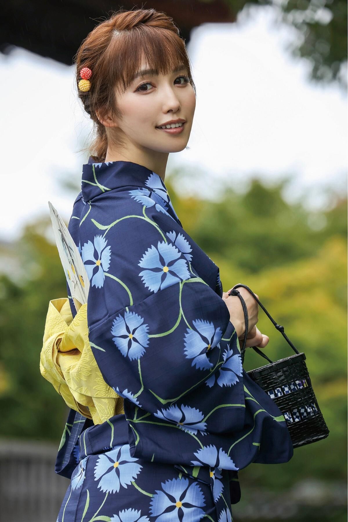 Shiori Tokunaga 徳永しおり - Travel Guide 旅のしおり