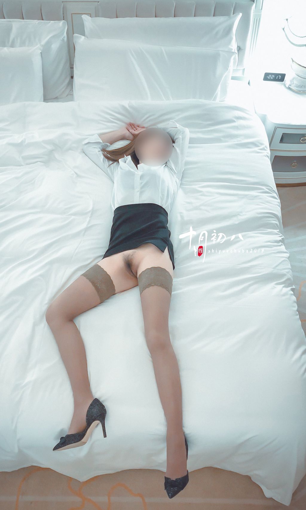 十月初八： 人前露出私拍合集