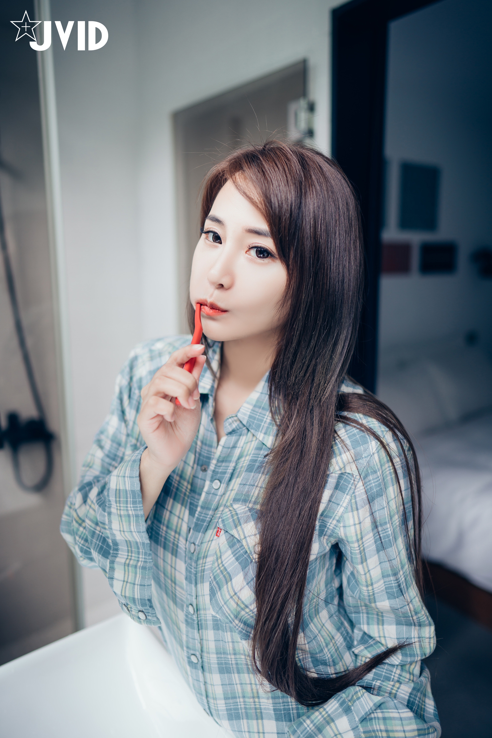 [JVID] Lele 樂樂 – 讓人可以能男女交換身體的相機一般版跟隱藏版尺度都上空無碼無遮