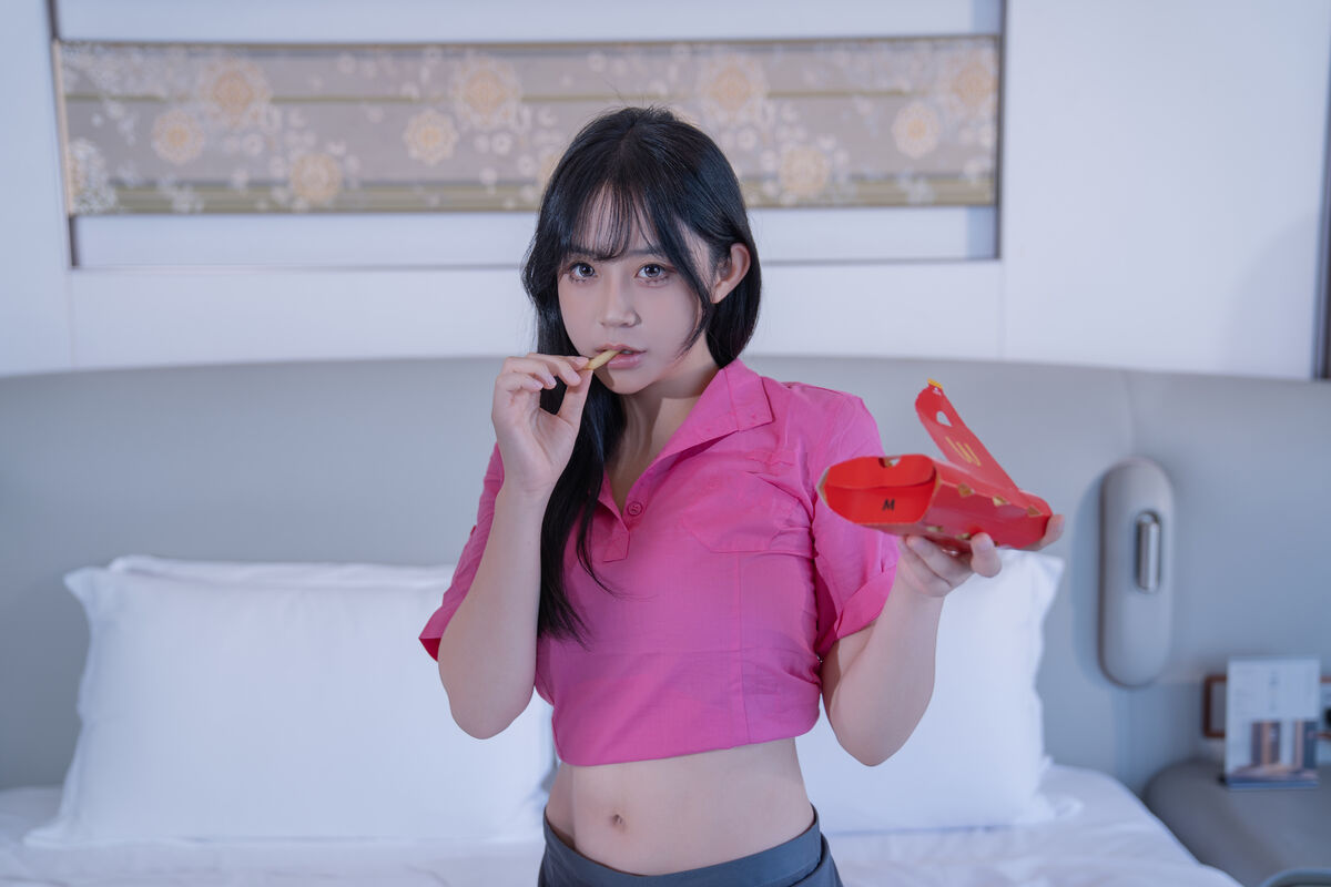 YiTuYu艺图语 Vol.10518 Yi Yuan Tong Xue Jodie