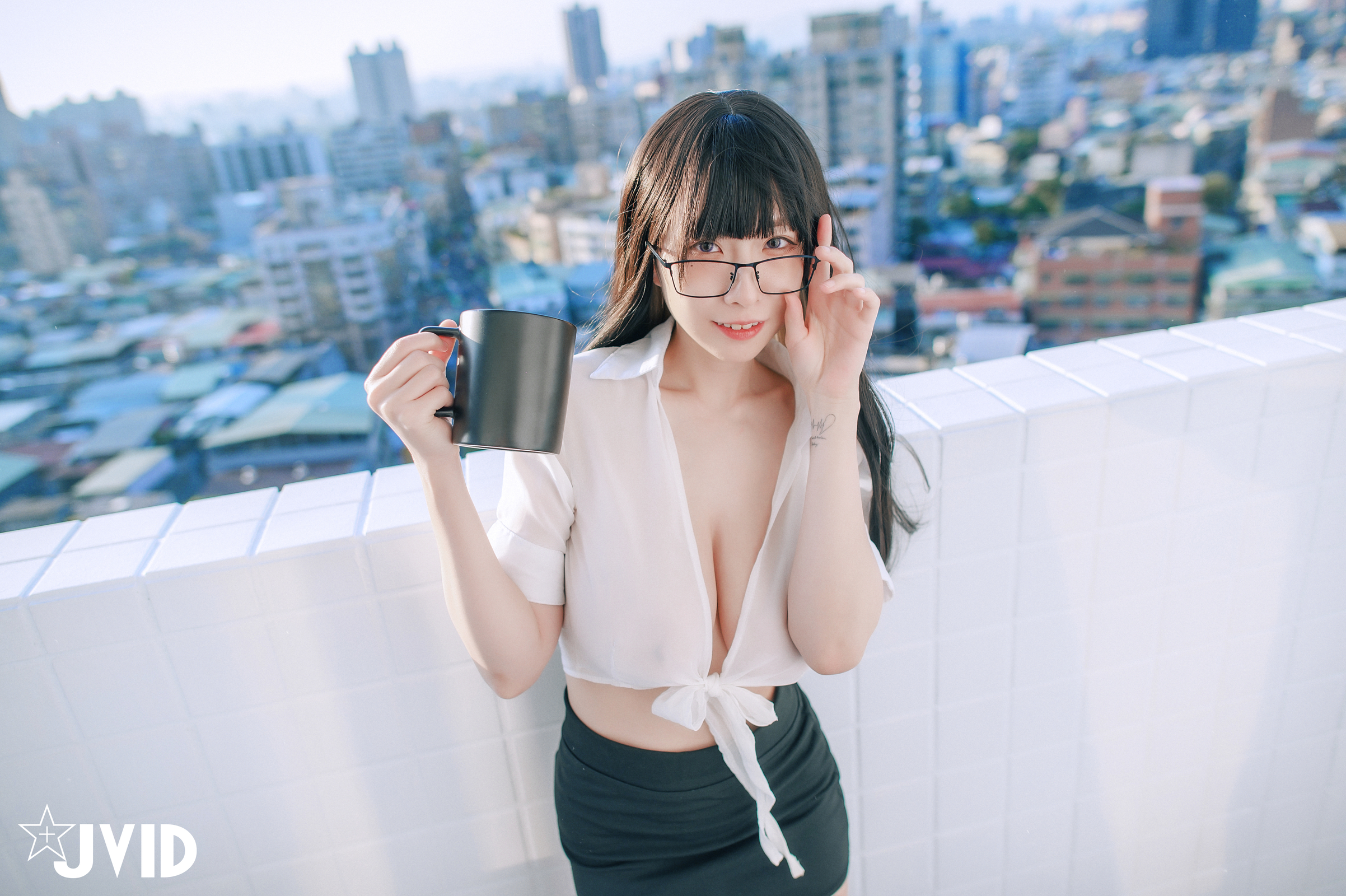[JVID] 黎菲儿 – 超完美巨乳-色色的女同事加班时の脱衣诱惑