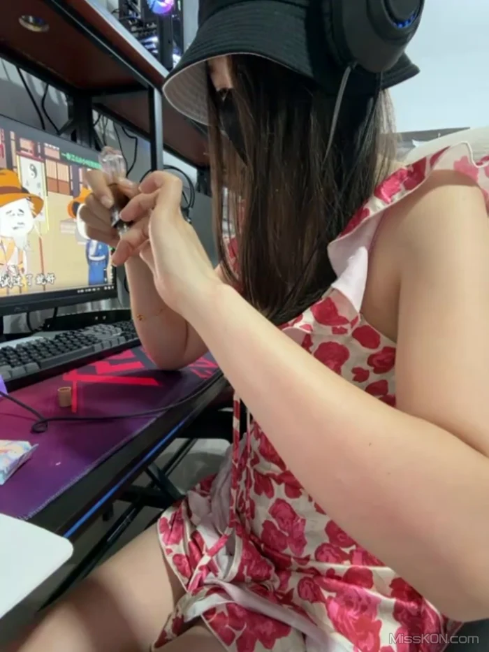 Lucky-cat88： 露出小美女 挑战公共场合露出 高尔夫球场 网吧 出租车 #04