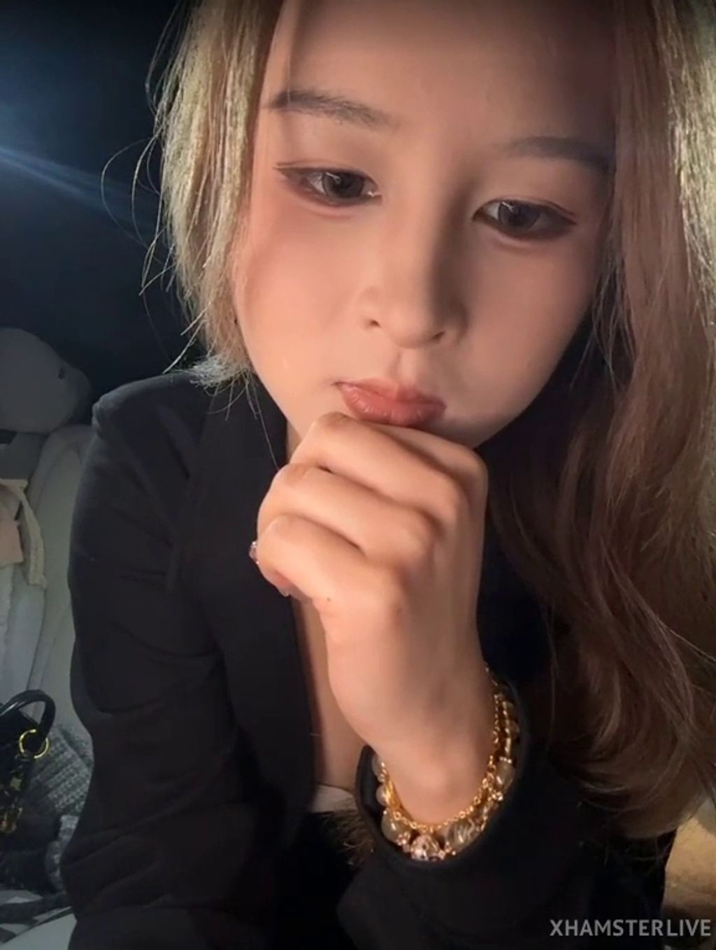 yuki： 21岁少女户外跳蛋裸露 车里自慰超刺激