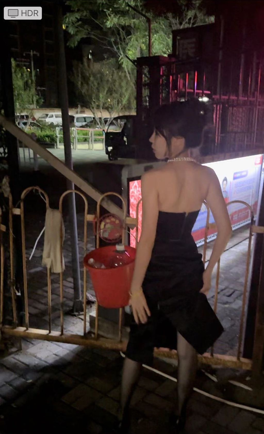 彤彤乖： 喜欢户外露出