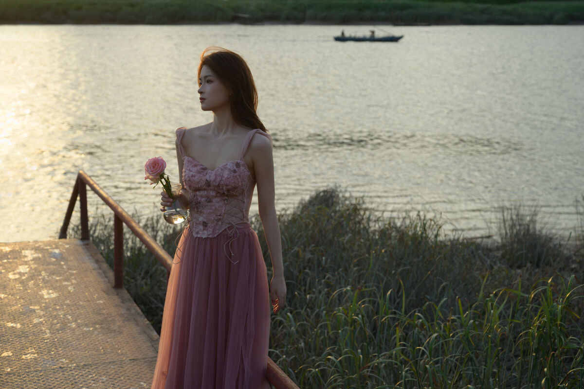 YiTuYu艺图语 Vol.10467 Mei Li De Guang
